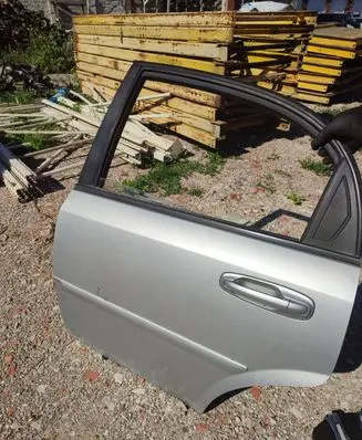 Chevrolet Lacetti Rear door