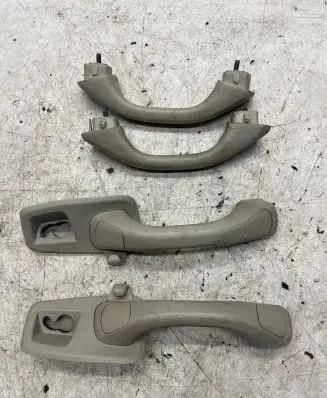 Volvo V70 A set of handles for the ceiling 