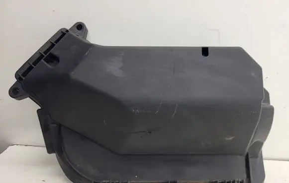 Porsche Macan (95B) Air filter box cover 95B907613