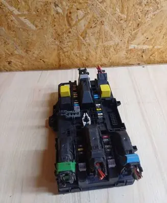 Opel Zafira B Fuse module 13206757 5DK00866942