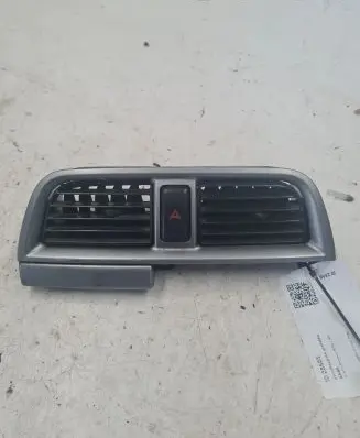 Subaru Impreza II Quarter panel pressure vent 