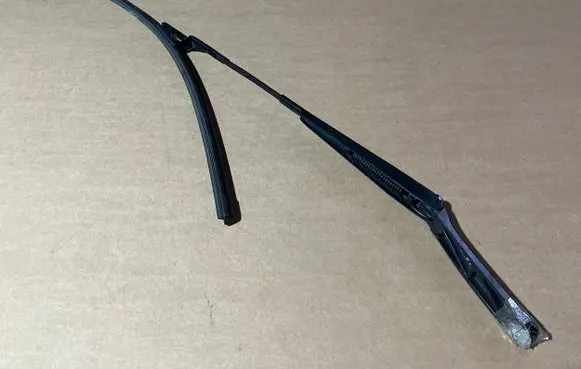 Volkswagen Touran III Front wiper blade arm 5TB955409