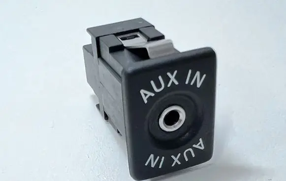 Volkswagen Jetta VI AUX in-socket connector 5M0035724