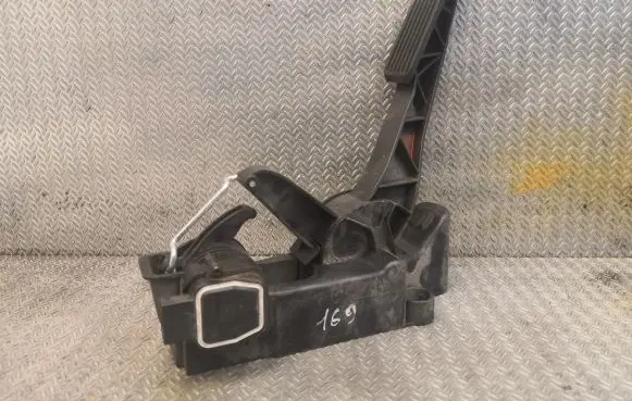 Mercedes-Benz A W169 Accelerator throttle pedal 1693000404