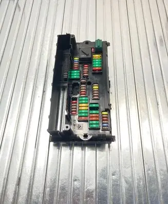 BMW 5 F10 F11 Fuse module 9252815 317033442 08058552