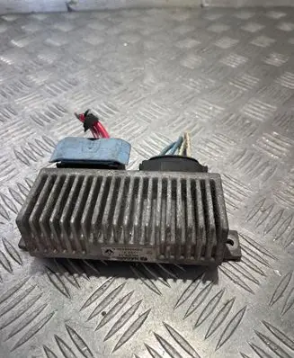 Renault Megane III Glow plug pre-heat relay 8200558438
