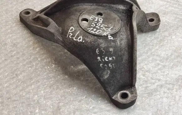 BMW 5 E39 Engine mounting bracket 1096060