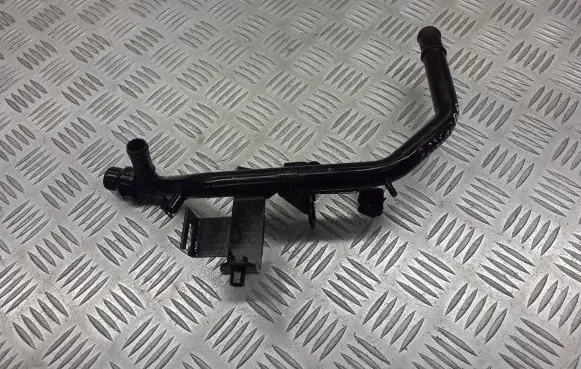 Volkswagen PASSAT B5 Engine coolant pipe/hose