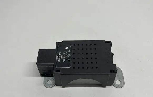 Volkswagen Golf V Aerial antenna amplifier 1K6035570F 7617310015