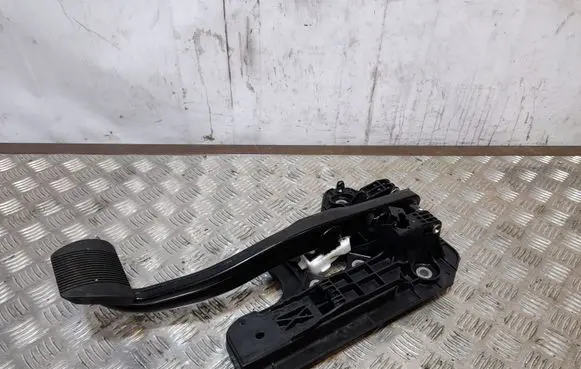 Chrysler Pacifica Brake pedal P04581676AB P04581676