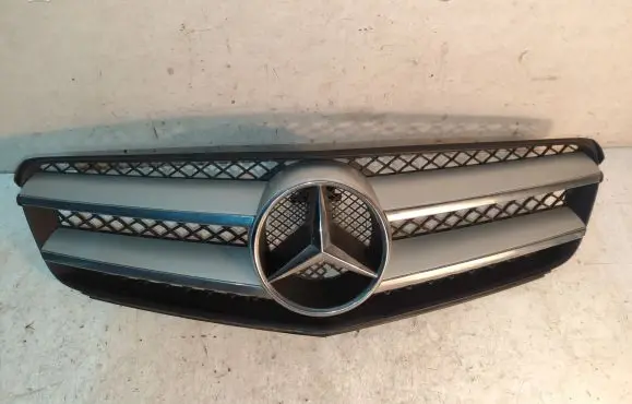 Mercedes-Benz C AMG W204 Front grill A2048851136