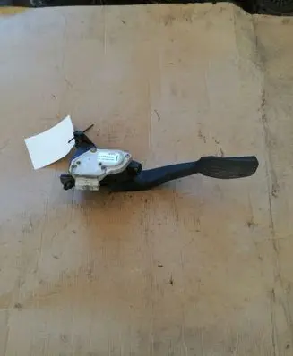 Volvo V70 Accelerator throttle pedal 30683517