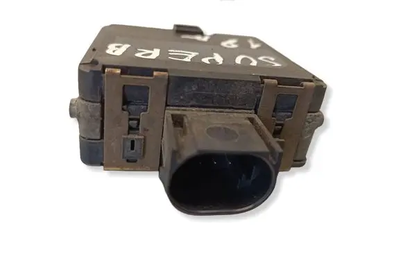 Skoda Superb B8 (3V) Distronic sensor radar 3Q0907561D 3Q0907572C