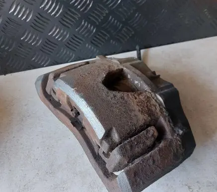 Volvo XC90 Front brake caliper 30657307