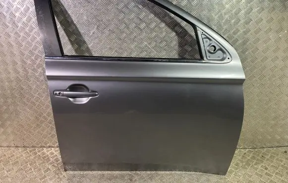 Mitsubishi Outlander Front door