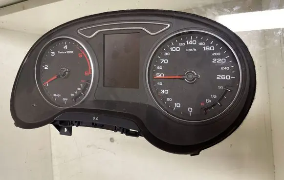 Speedometer (instrument cluster)