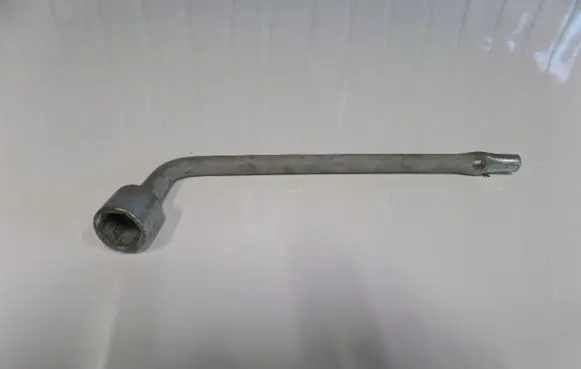 Nissan Murano Z50 Wheel nut wrench 99550CA010KLUCZ