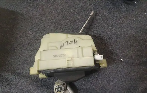Mercedes-Benz C AMG W204 Gear shifter/selector A2042677524Q02
