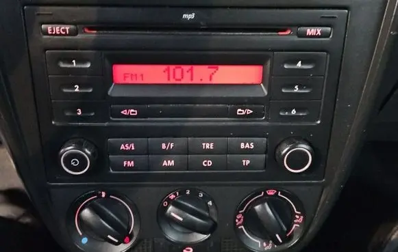 Volkswagen Fox Radio/CD/DVD/GPS head unit 5Z0035152E IMPRK1536267