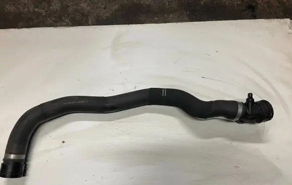 BMW 4 F36 Gran coupe Coolant pipe/hose 8510012
