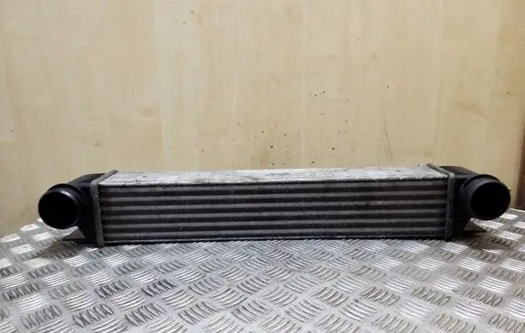 BMW 5 E39 Intercooler radiator 17512247359 2247359