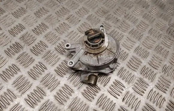 BMW 5 F10 F11 Vacuum pump 8605976