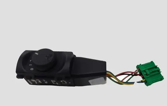 Peugeot 5008 Seat control switch 96846886XT 400017004