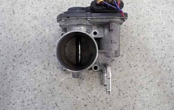 Toyota Verso Throttle body valve 261000R020