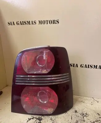 Volkswagen Touran I Rear/tail lights 1T0945096N