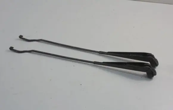 Opel Omega A Front wiper blade arm 90339721