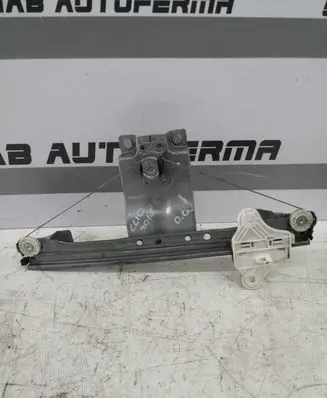 Rear door manual window regulator