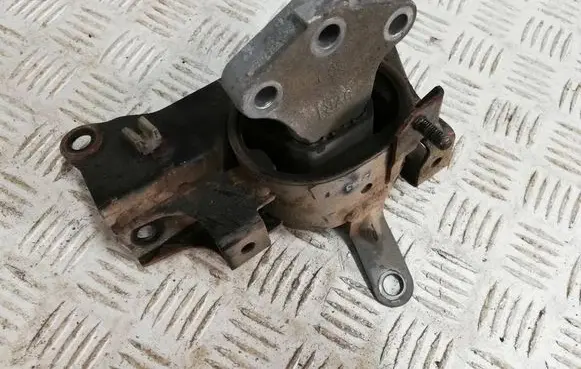Suzuki Swift III Engine mount vacuum valve 