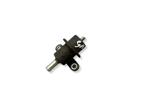Volvo 850 Fuel pressure regulator 3531983