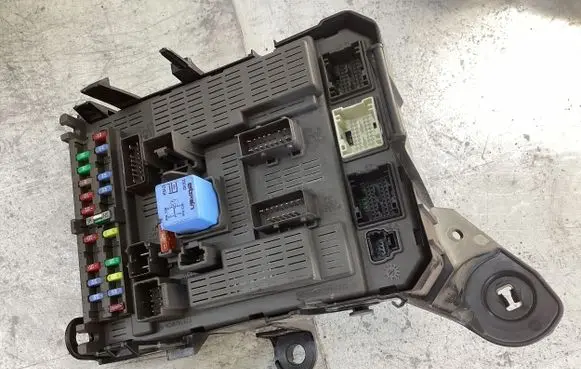 Peugeot 807 Fuse box set 00046100 C4003100480 13249246