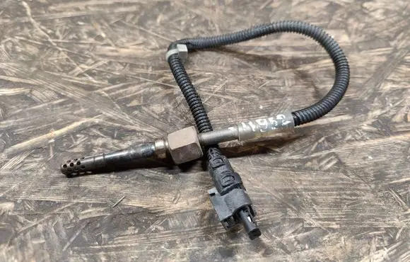Infiniti Q70 Y51 Exhaust gas temperature sensor A0009053601