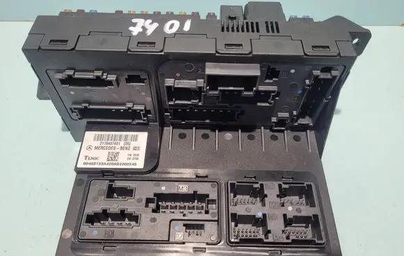 Mercedes-Benz E W211 SAM control unit 2115457401