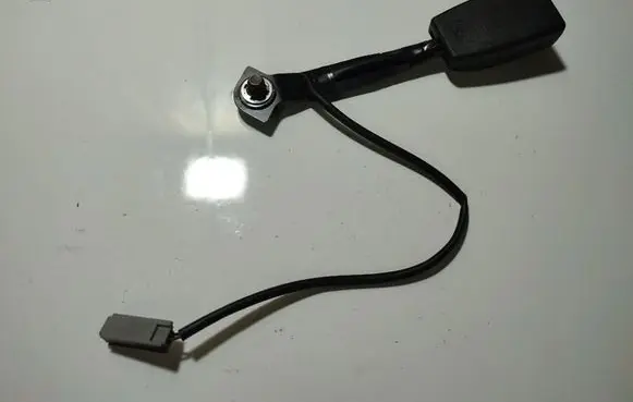 Mazda 3 II Front seatbelt buckle