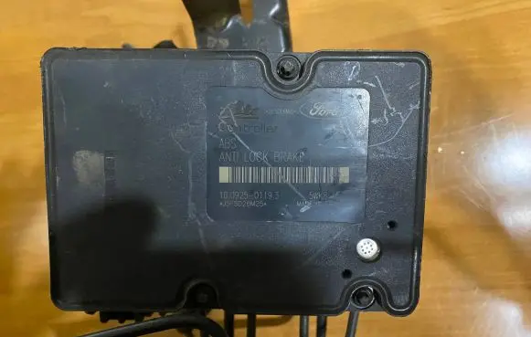 Ford Focus ABS Pump 10092501193 2M512M110EE 5WK840