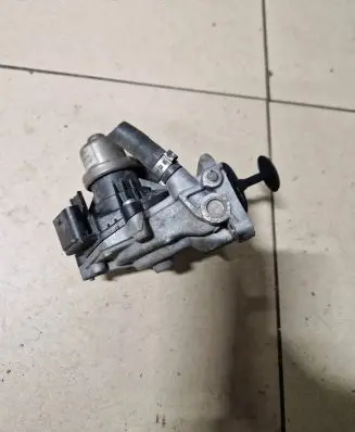 BMW 7 G11 G12 EGR valve 8513132 150716ES 73789110