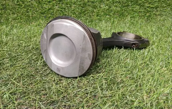 Mercedes-Benz E W212 Piston with connecting rod A2760300020 A2760300320 A2760300420