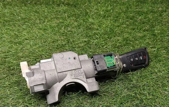 Toyota Camry VIII XV70 Ignition lock 450200616 8978206010