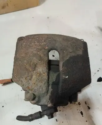 Volkswagen PASSAT B6 Front brake caliper