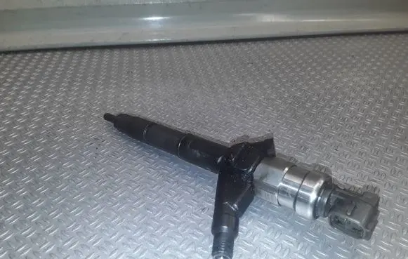 Nissan Primera Fuel injector 16600AU600 02D01983