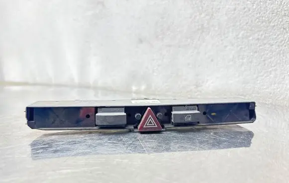 Opel Astra H Hazard light switch 13100105