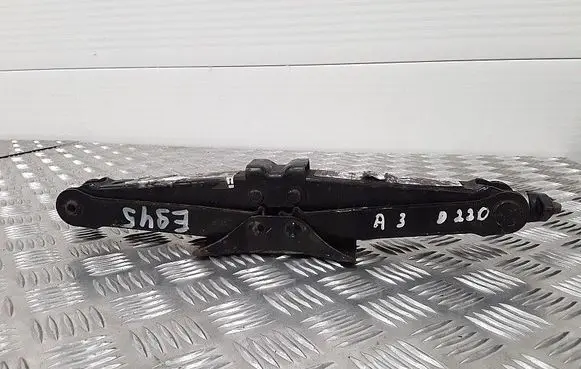 Audi A3 S3 8V Tool set 8V0011031