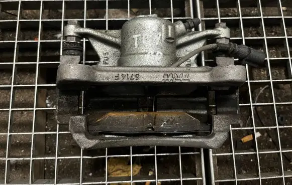 Audi Q3 F3 Front brake caliper 5714F 8V0615124D