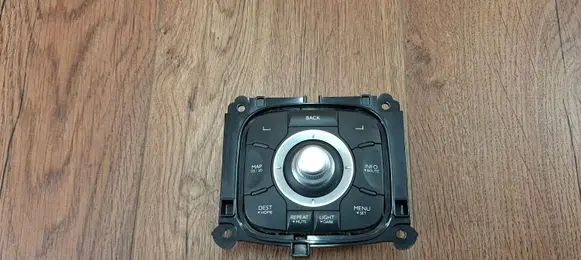 Multifunctional control switch/knob