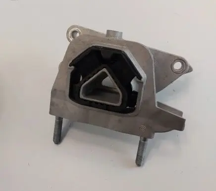 Peugeot 208 Engine mount bracket 9826533880