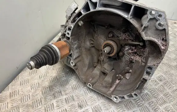 Manual 5 speed gearbox