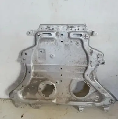 BMW M5 F90 Engine splash shield/under tray 6887546 14160